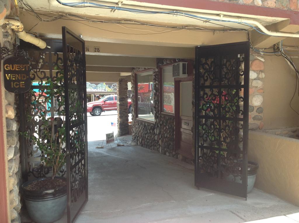 קוטונווד Iron Horse Inn מראה חיצוני תמונה