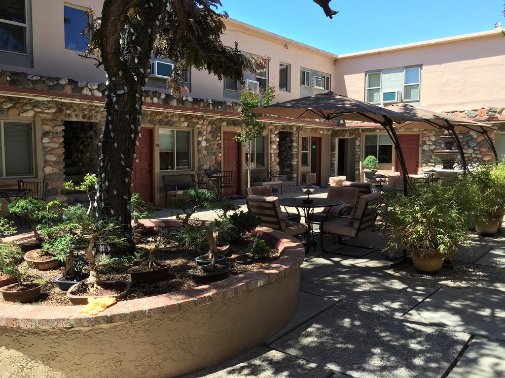 קוטונווד Iron Horse Inn מראה חיצוני תמונה