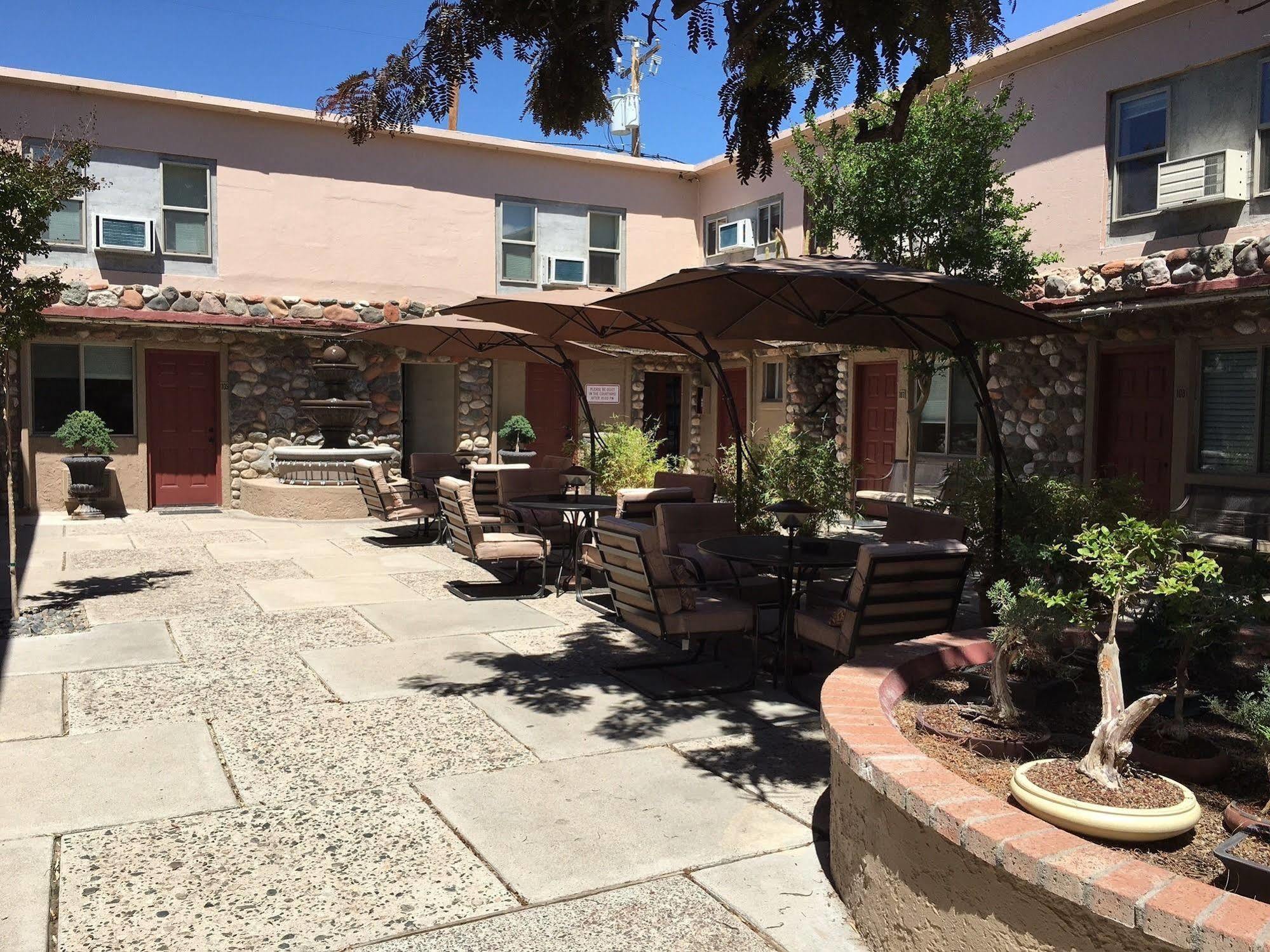 קוטונווד Iron Horse Inn מראה חיצוני תמונה
